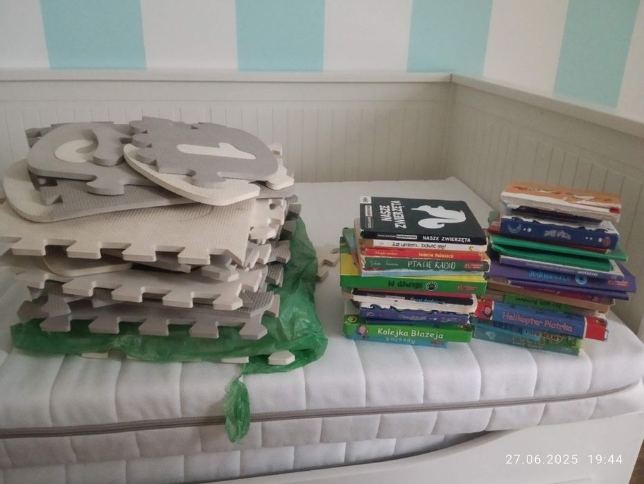 Tablica manipulacyjna Julia plus puzzle piankowe plus ksiazeczki