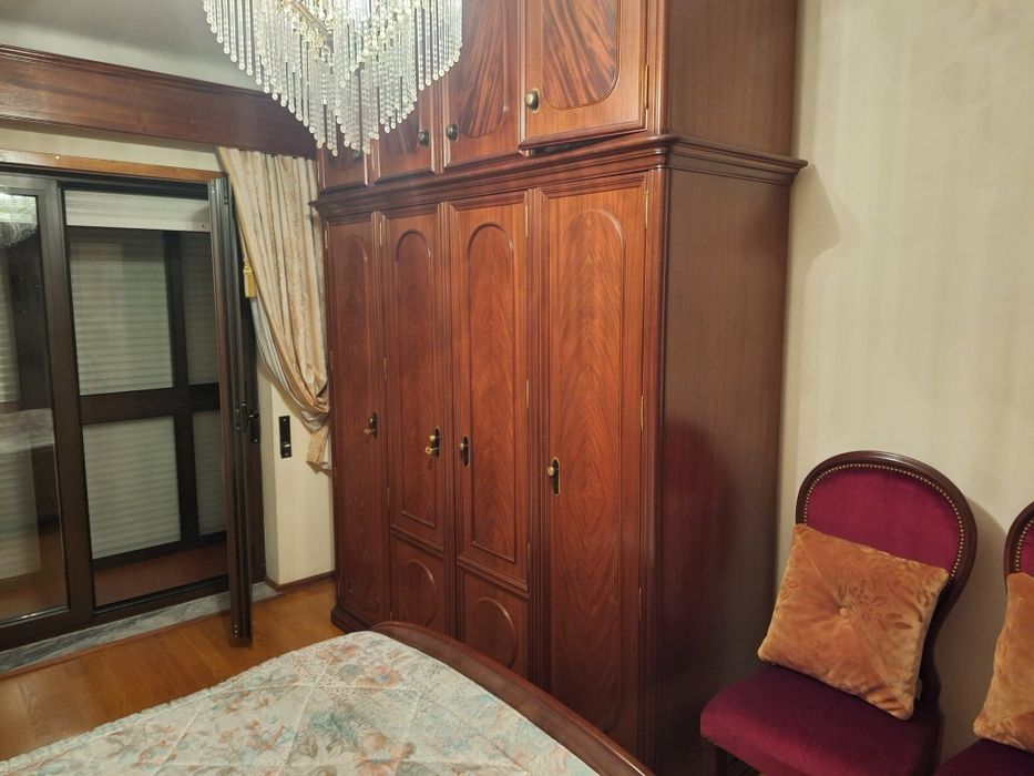 Móveis vintage em madeira maciça