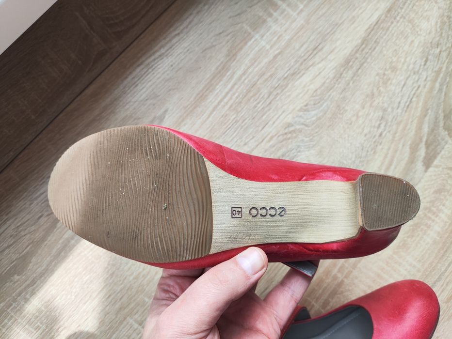 Продам жіночі туфлі ecco