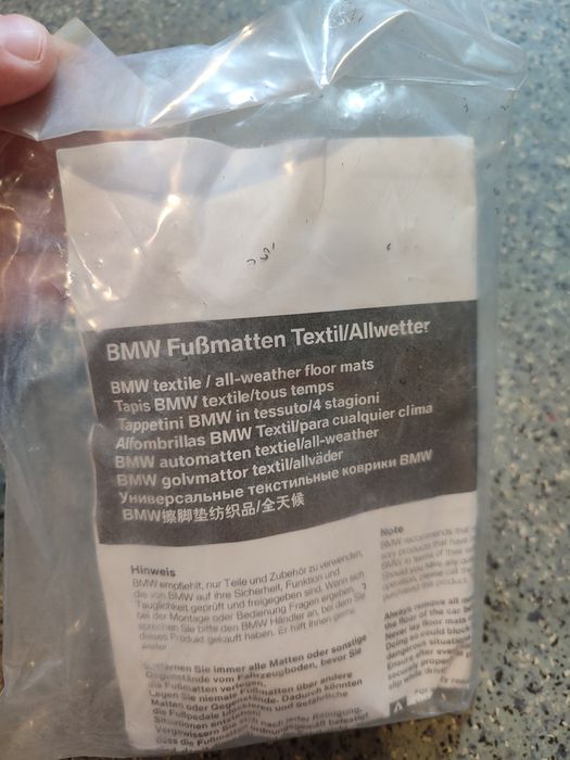 Крепление ковриков БМВ Bmw
