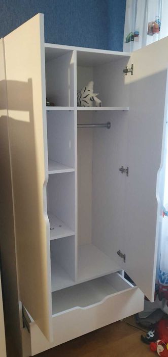 Шкаф белый в детскую комнату. Шафа в дитячу кімнату