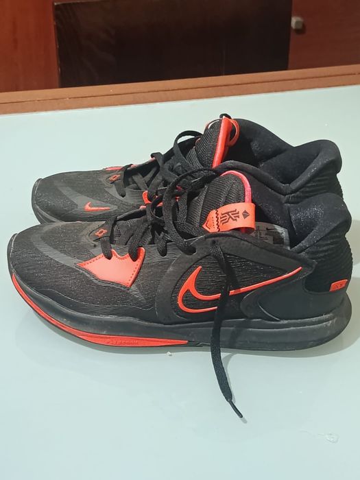 Nike KYRIE Low 5 44 semi novas