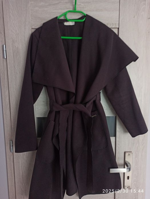 Śliczny,śliwkowy płaszczyk idealny na wiosnę, rozmiar 38