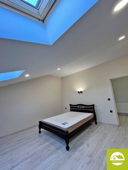 Перша здача.Квартира зі світлом! Здається трикімнатна велика квартира