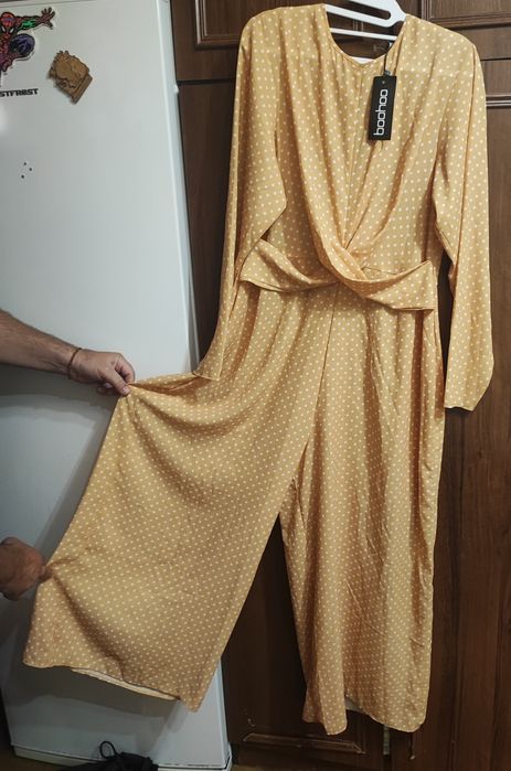 Костюм брючный(комбинезон)новый 18 р.