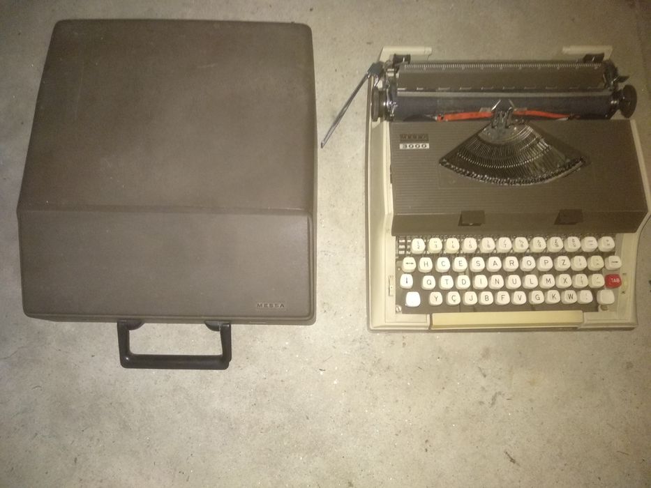 Máquina de escrever Messa 3000