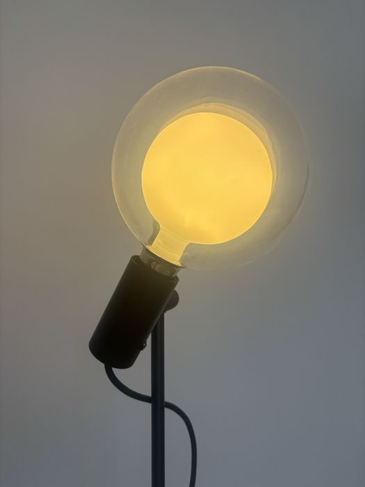 Candeeiro de pé IKEA HÅRSLINGA com lâmpada incluída