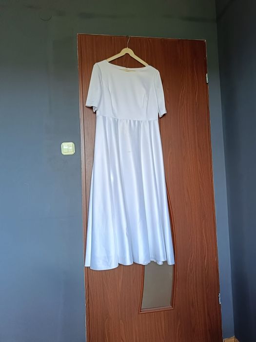 Suknia ślubna lub komunijna