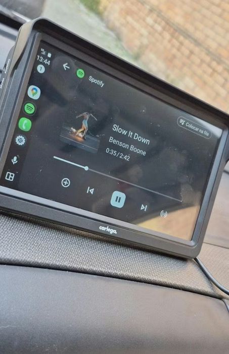 Equipamento carlega com câmera traseira