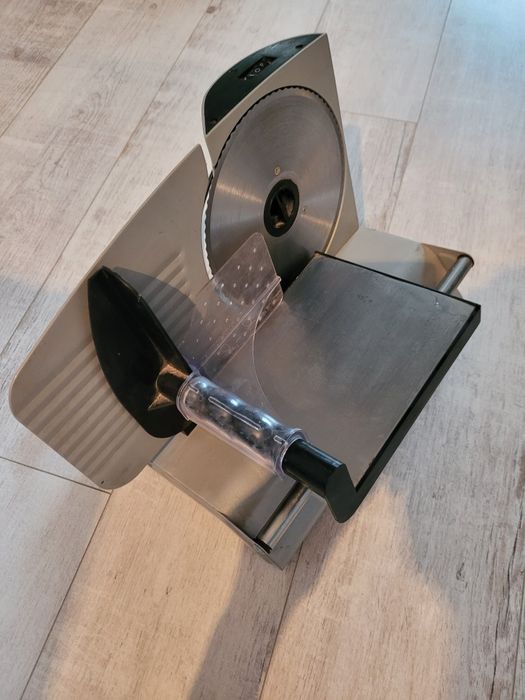 Elektryczna maszynka do krojenia