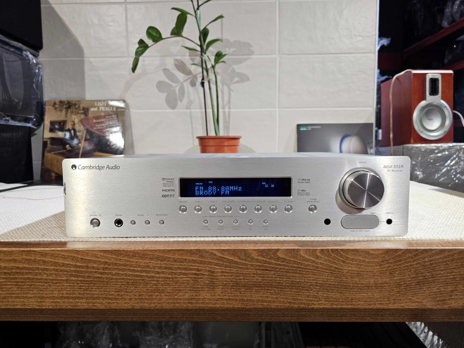 AV-Ресивер Cambridge Audio Azur 551R
