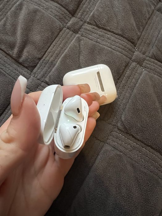 AirPods 2 оринінал плюс кейс запасний