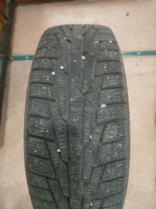 Продам комплект зимової шини  бу 195/65 R15. Ціна - 1200грн за шт.