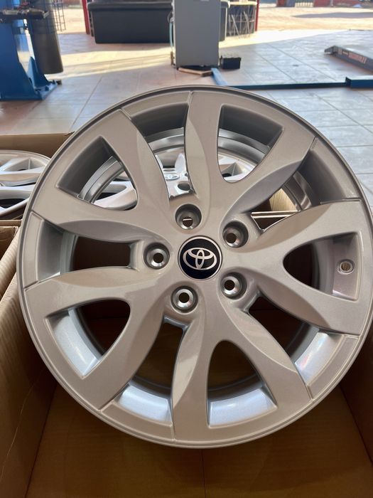 Felgi 17 5x114,3 Toyota Yaris Corolla Cross CH-R Avensis