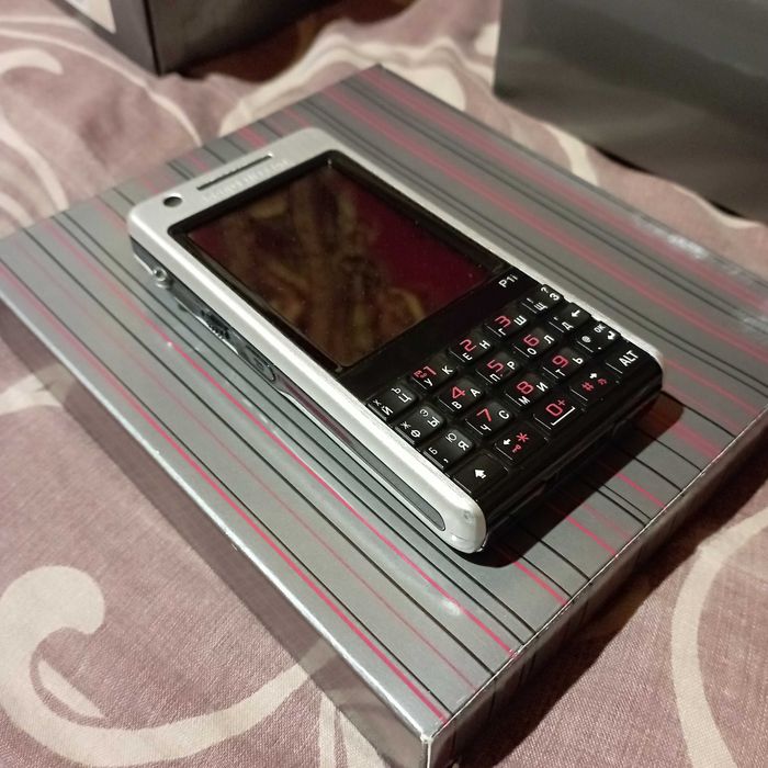 Карманный коммуникатор КПК Sony Ericsson P1i