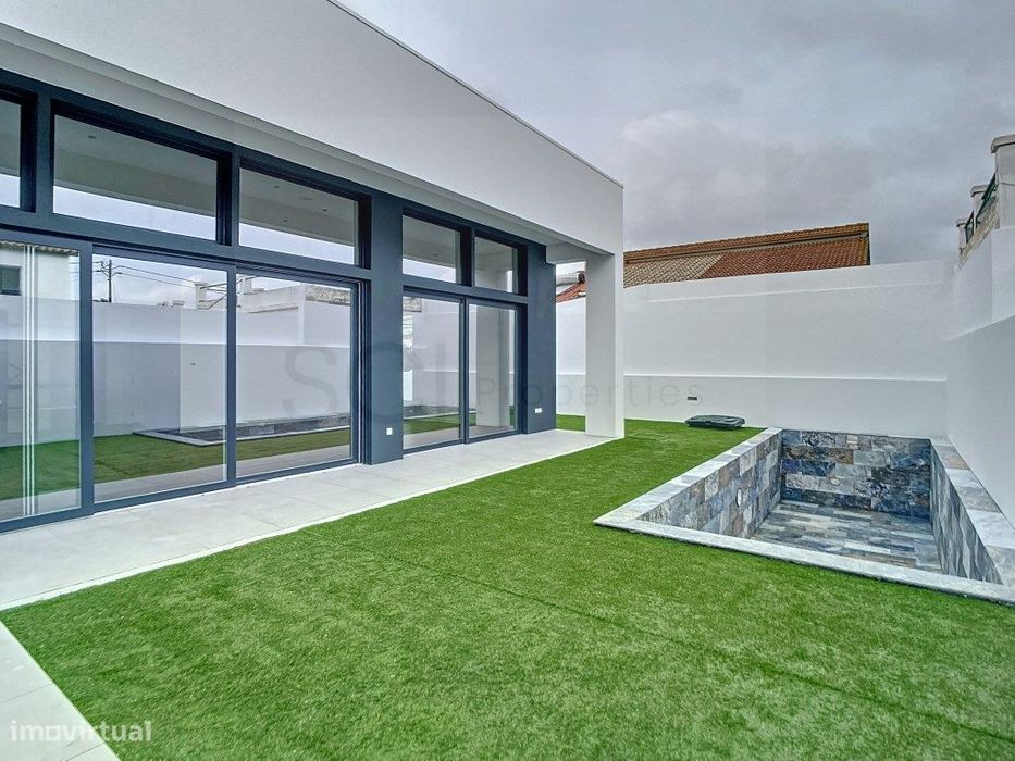 Moradia Térrea independente T3+1 com piscina em Fernão Ferro