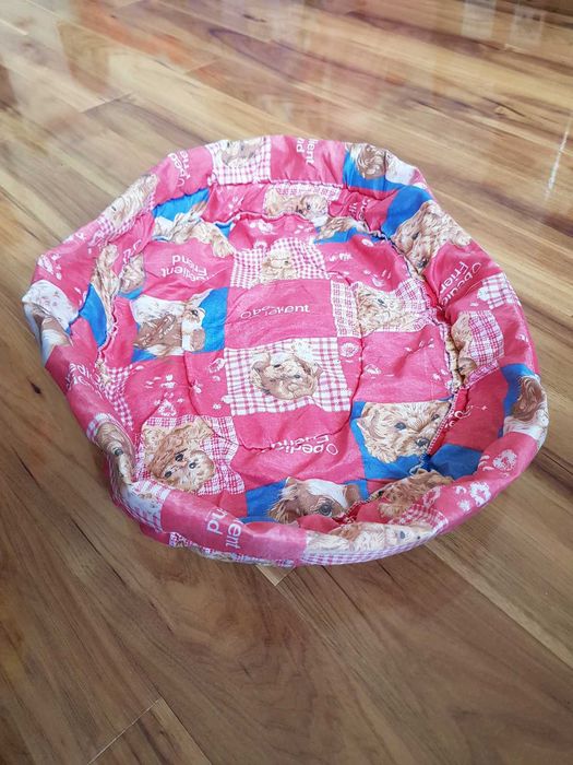 Czerwono niebieskie legowisko w pieski dla małego psa Obedient Pet wzór w patchwork