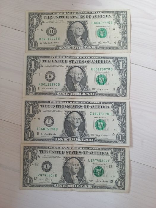 Продам купюри по 1 долару