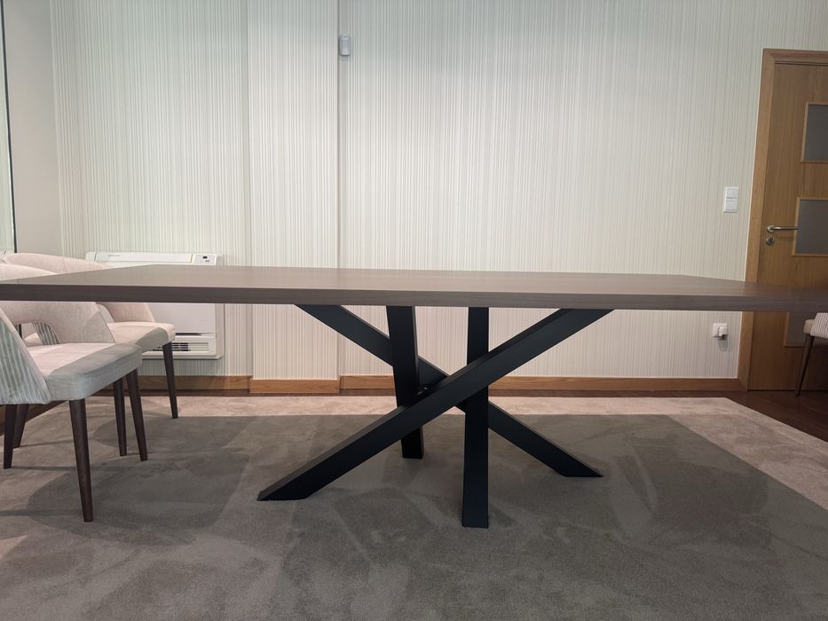 Mesa e 8 cadeiras sala jantar
