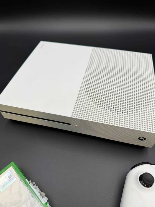Konsola Xbox one S  Model 1681 Stan: bardzo dobry, sprawny.