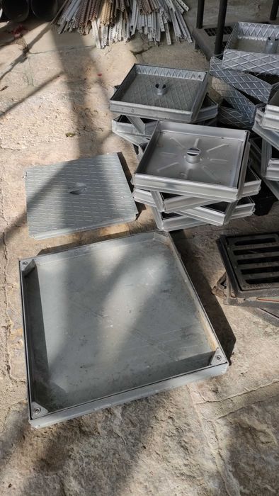 Tampas com aro para caixa saneamento e pluviais zincadas