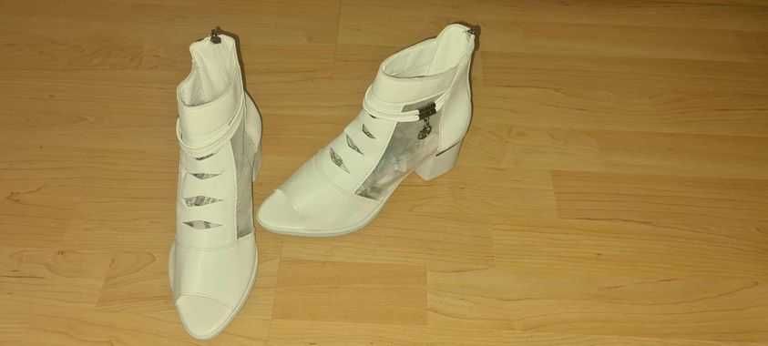 Buty białe nowe ładne.