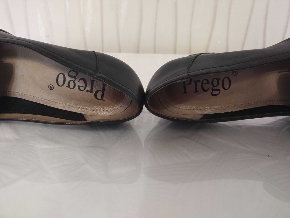 Жіночі шкіряні туфлі Prego