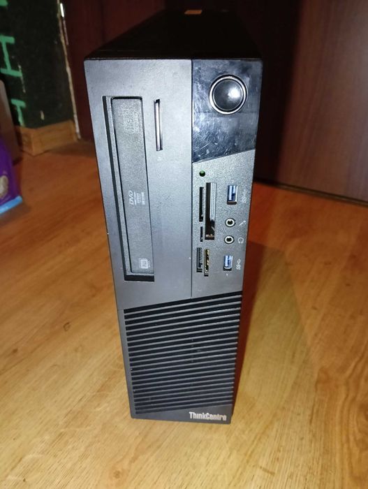 Mały mocny komputer stacjonarny Lenovo M93p.