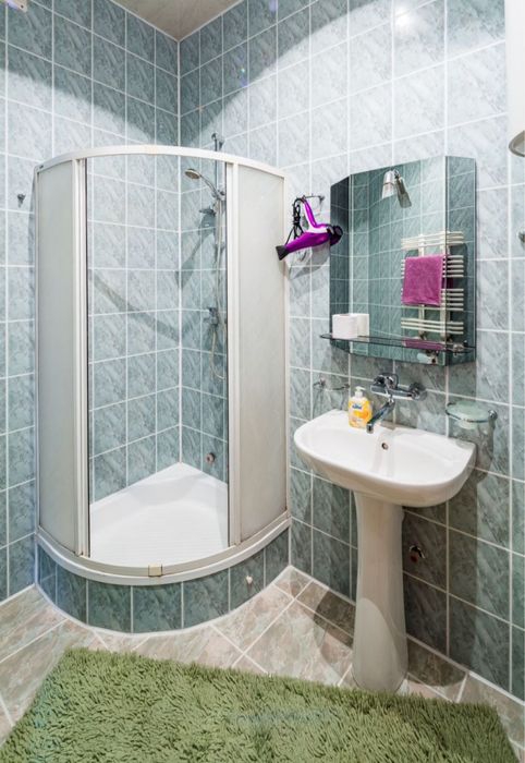 Шукаю сусідку у прохідну кімнату, центр