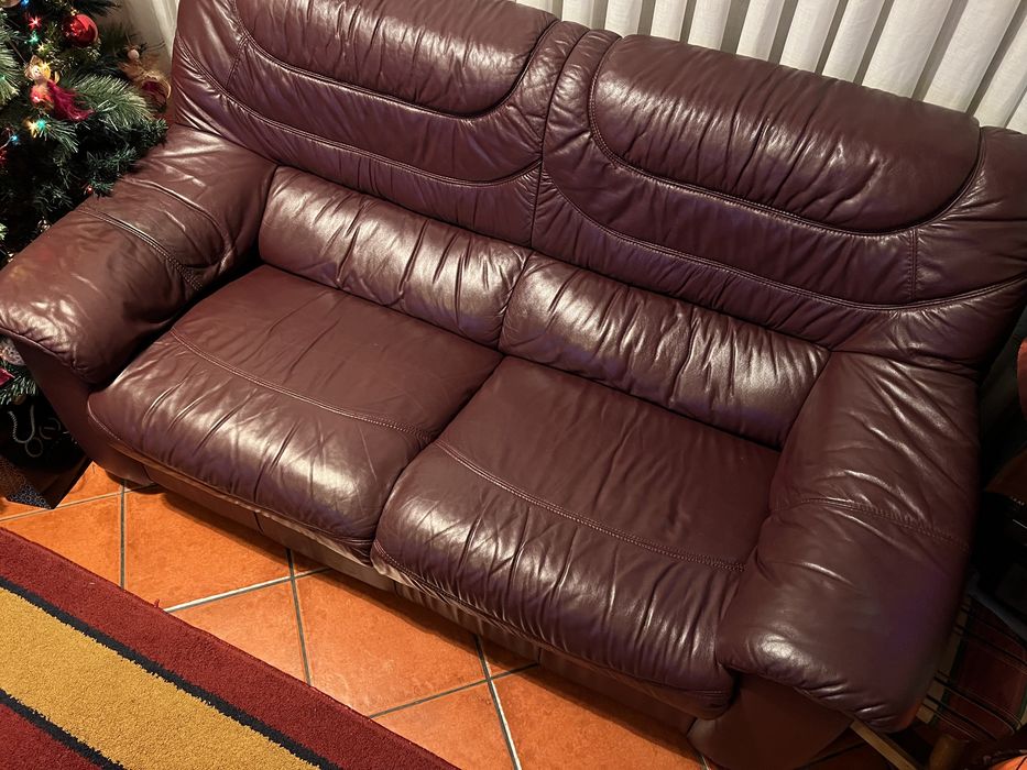 Sofá de 2 lugares em Pele