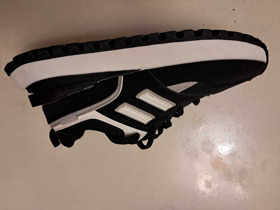 Детские  кроссовки 39 размер