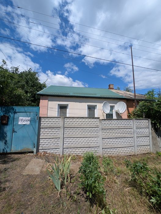 Продам  половину дома  с  баней на Сортировке.Свой двор.Заезд для авто