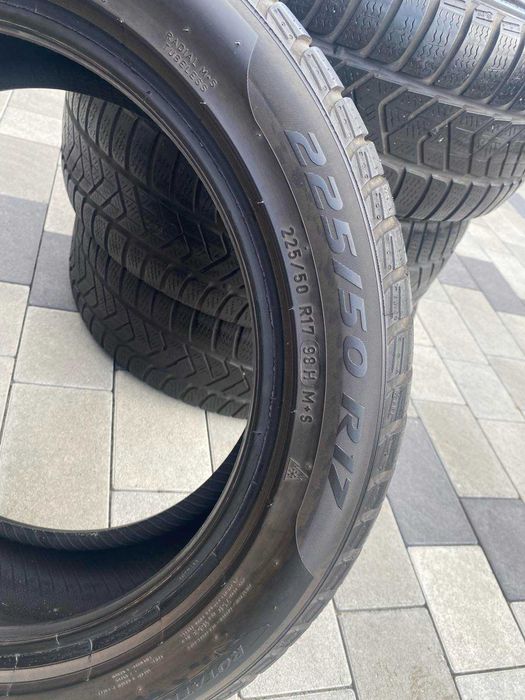 Продам зимні колеса Pirelli SOTTOZERO 3  225/50/R17