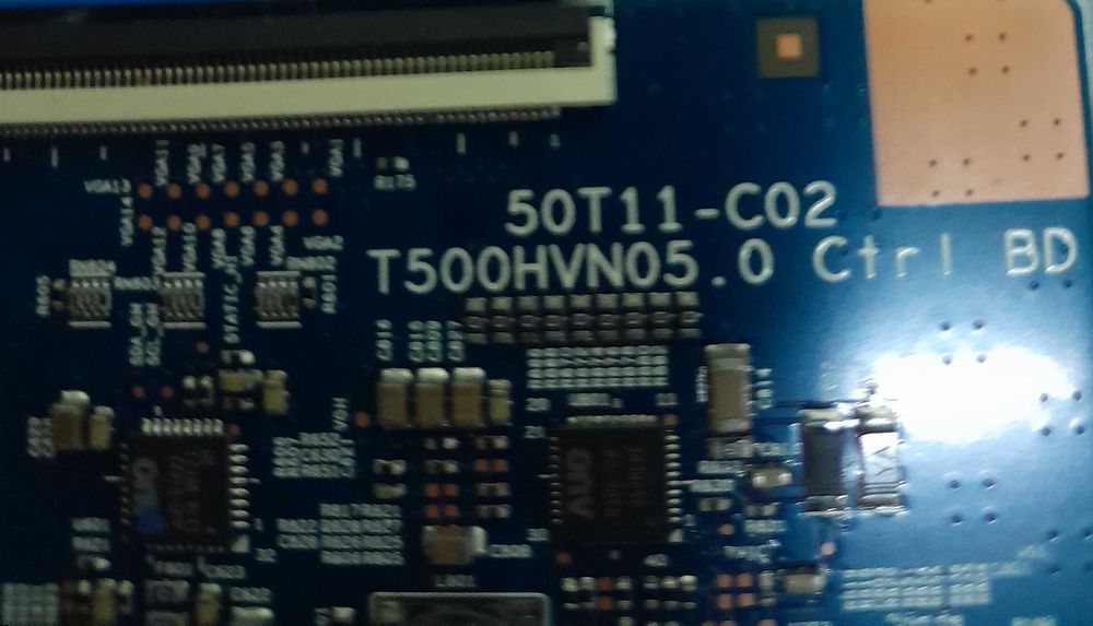Televisão Samsung UE42F5000AW vendo as peças