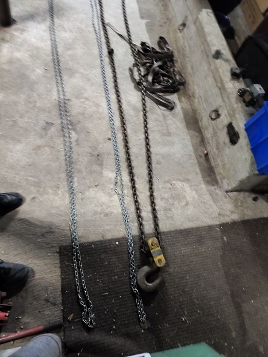 Sprzedam Wciagarkę łańcuchową z wózkiem 1600 kg.