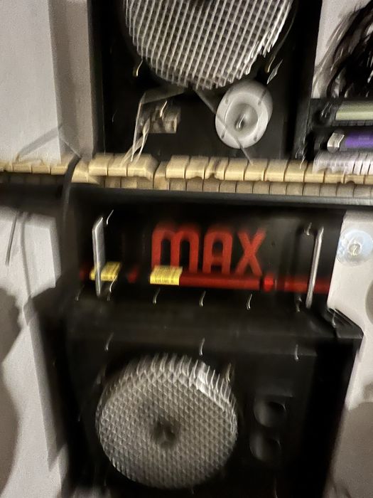 Wzmaczniacz 2 x300 w koncowka  mocy   4 kolumny glosnikowe