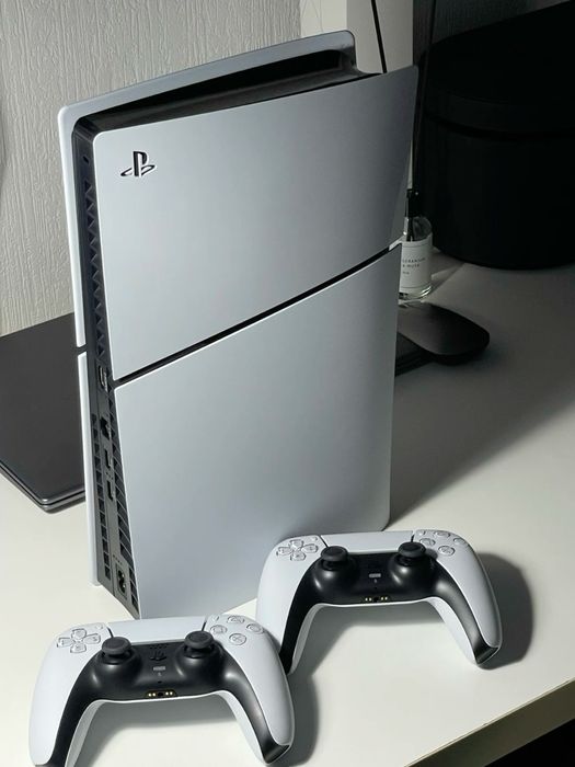 Продам PlayStation 5 1TB з дисководом