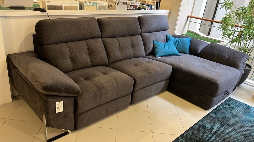 Sofá de três lugares