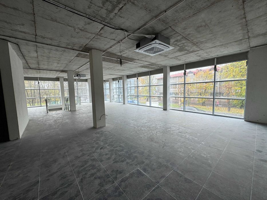 Фасадне приміщення в центрі по вул. Благовісна