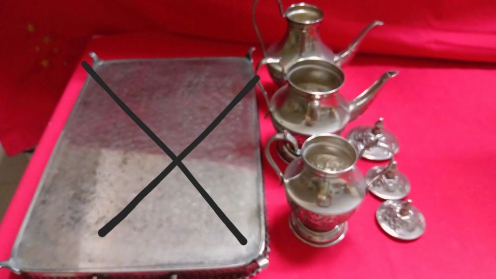 Conjunto de tabuleiro e bules em casquinha