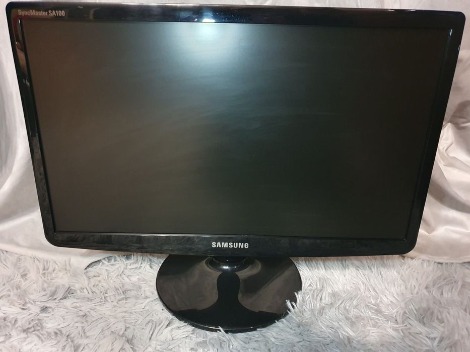 Монітор Samsung LS22A100N 22 

TN ідеальний стан