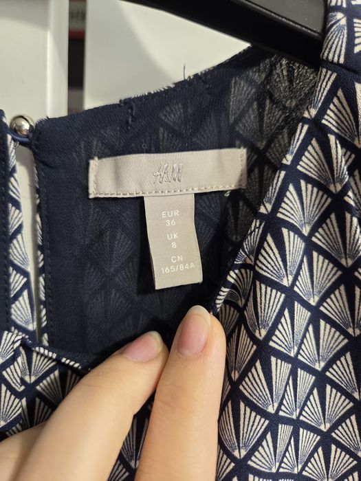 Sukienka luźna prosty fason H&M geometryczny wzór