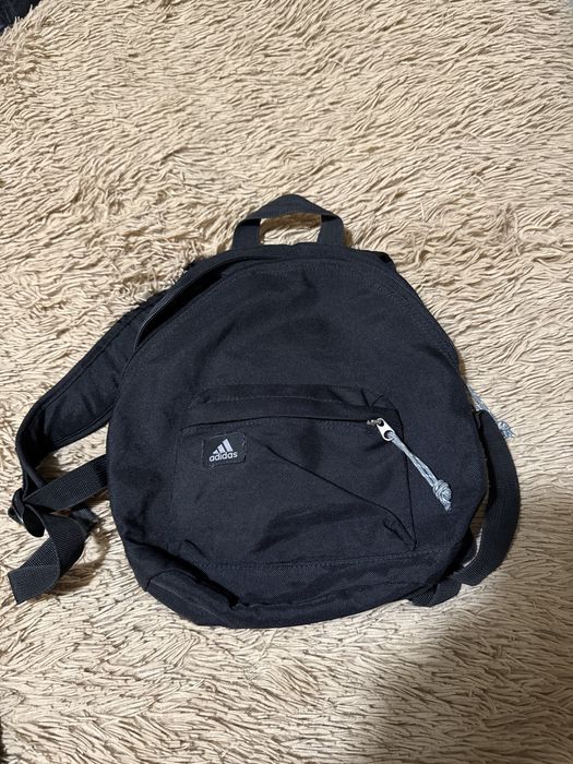 Рюкзак adidas.