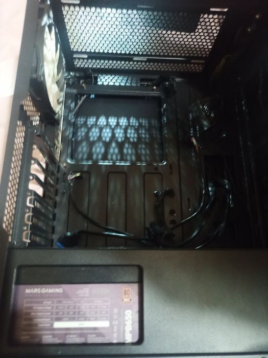 Caixa de pc MSI gaming com fonte de alimentação 650w
