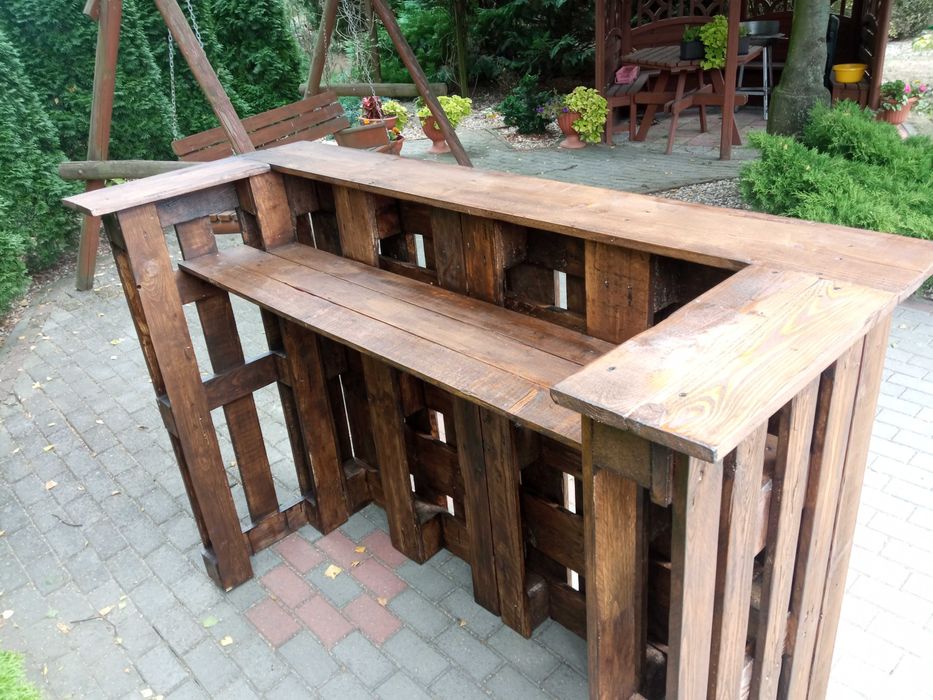 Drewniany bar z palet