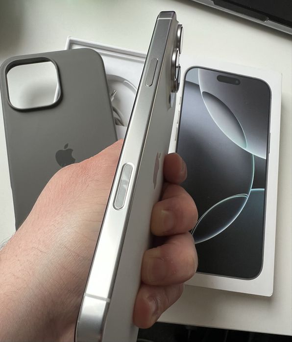 Ідеальний стан-Iphone 16 pro max 256 gb white titanium (фіз сім)