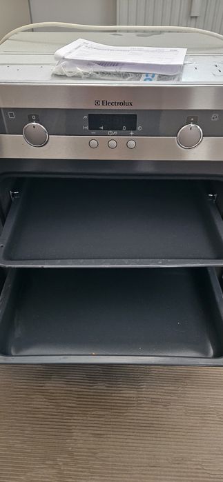 Piekarnik elektryczny Electrolux EOB64201X