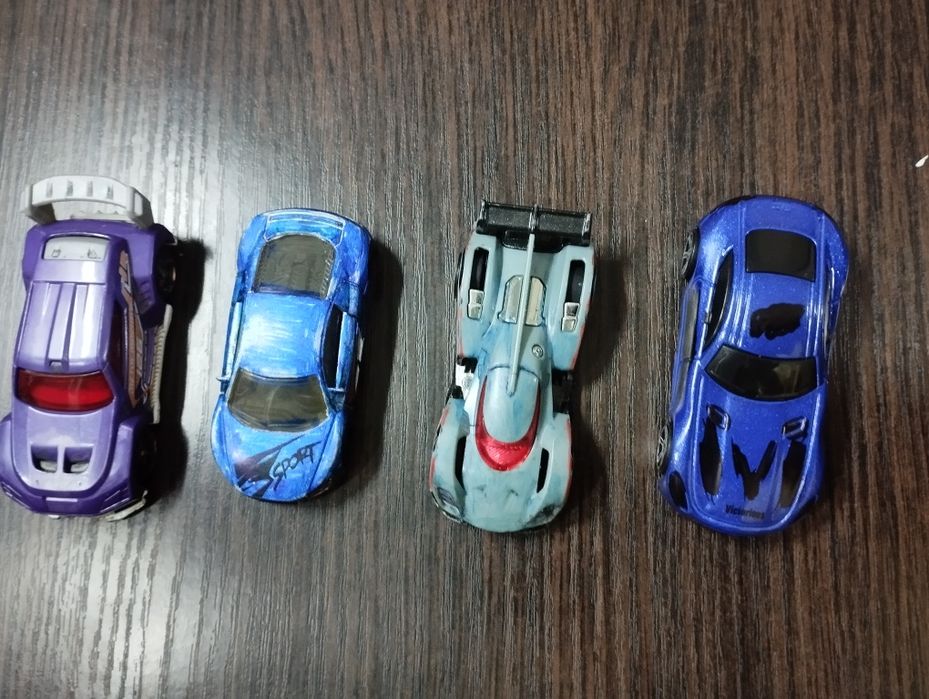 Продам машинки HotWills