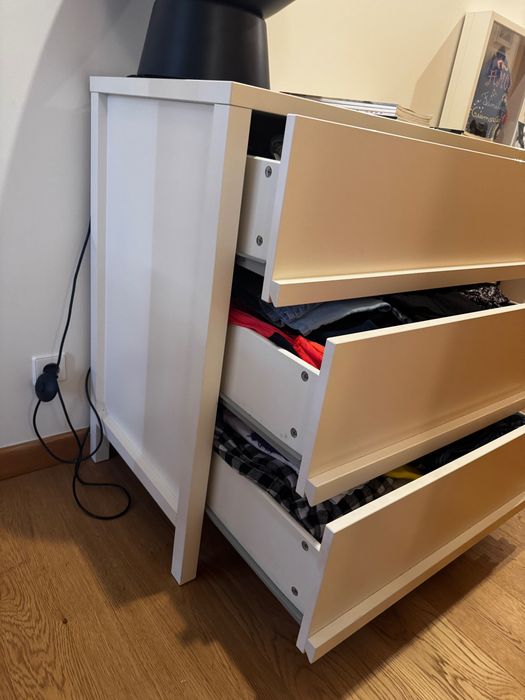 Cómoda IKEA branca