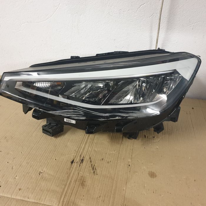VW ID4 lampa lewa przednia
